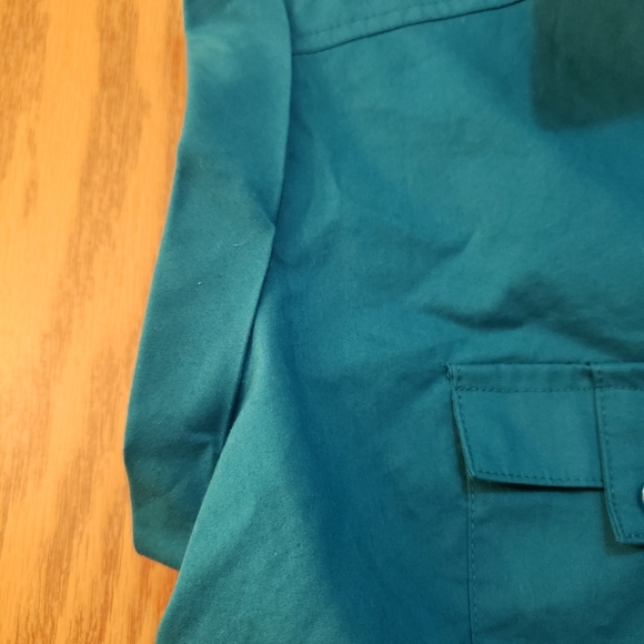 Pretty ladies, turquoise sleeveless button up summer blouse. Can be dressy. - Picture 4 of 5